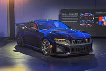 Ford Mustang Dark Horse SC 2026 ra mắt - kế nhiệm "đàn anh" Mustang GT 
