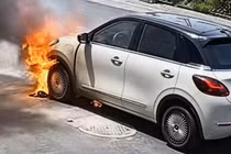 Xe ôtô điện giá rẻ Wuling Bingo bốc cháy khi đang đỗ trên đường