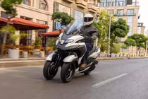 Yamaha Tricity 300 ABS 2026 ra mắt - xe tay ga 3 bánh siêu an toàn