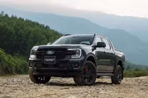 Ford Ranger Wildtrak V6 3.0L giá hơn 1 tỷ tại Việt Nam, Toyota Hilux dè chừng