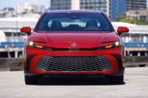 Toyota Camry 2027 giá "mềm" hơn, hybrid sẽ là lựa chọn duy nhất