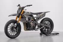  Chi tiết "xế nổ" Yamaha Ténéré 700 lột xác phong cách flat-track 
