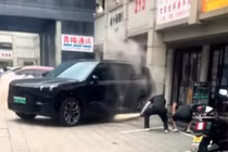 Xe SUV điện Lynk & Co 900 bất ngờ bốc cháy tại Trung Quốc