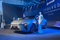 Cận cảnh Lexus ES thế hệ mới vừa ra mắt Việt Nam, giá từ 2,34 tỷ đồng