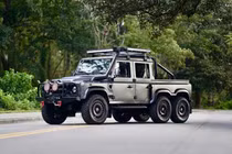 Land Rover Defender 1993 độ "quái thú" 6 bánh, giá gần 8 tỷ đồng