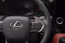 Triệu hồi hơn 68.000 xe sang Lexus NX do lỗi cụm đồng hồ