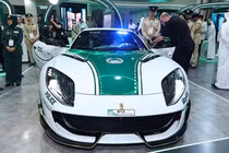 Tận mục siêu xe Ferrari 812 Superfast độ Mansory độc bản của cảnh sát Dubai