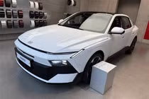 Hyundai Elantra thế hệ mới bị chê "giá chát" nhưng vẫn đắt khách