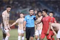 V.League xem xét mời trọng tài ngoại cho vòng quyết định