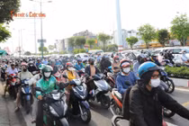 Giao thông ùn ứ tại TP HCM sau kỳ nghỉ lễ dài
