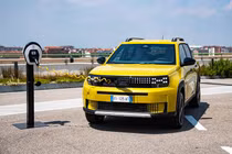 Cận cảnh SUV Fiat Grande Panda 2025, giá từ 17.000 USD