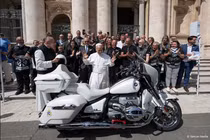 Siêu môtô BMW R18 Transcontinental của Đức Giáo hoàng Leo XIV