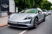 Hơn 80 xe sang điện Porsche Taycan tiền tỷ bị triệu hồi tại Việt Nam