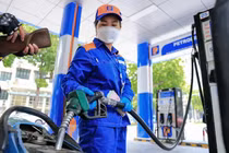 Giá xăng tăng, giá dầu giảm từ chiều nay