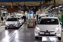 Hàng chục ngàn xe Toyota hybrid nguy cơ mất điện đột ngột và cháy nổ