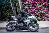 Cận cảnh Kawasaki Ninja e-1 2027 giá 206 triệu đồng, chạy chỉ 66 km/sạc, 