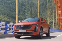 Cadillac XT5 PHEV tiết kiệm xăng, công nghệ lái bán tự động xịn sò