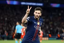 Kvaratskhelia nhận giải cầu thủ xuất sắc nhất Champions League 2025/26