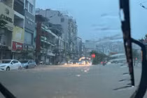 Quảng Ninh hứng chịu mưa lớn, cảnh báo ngập úng và sạt lở đất