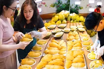 Buffet sầu riêng không giới hạn gây sốt tại TP HCM với gần 400 khách
