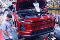 Toyota RAV4 "cháy hàng", mở rộng sản xuất vẫn không đủ xe để bán