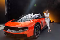 Ferrari Luce chạy điện bị "giang cư dân" chê tơi tả, nhưng vẫn cháy hàng