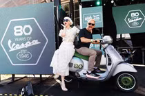 Ra mắt Vespa GTS 310 Edizione Ottantesimo giới hạn 1.946 chiếc