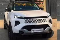 Toyota Fortuner thế hệ mới bất ngờ lần đầu “lăn bánh” trên phố?