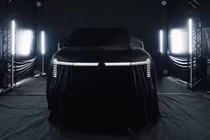 Mitsubishi bất ngờ hé lộ nội thất Pajero 2027 mới trước ngày ra mắt
