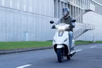 Xe máy điện Suzuki e-Access mở bán, dự đoán hơn 29 triệu đồng