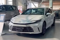 Toyota Camry VIN 2024 đang giảm hơn 100 triệu tại đại lý