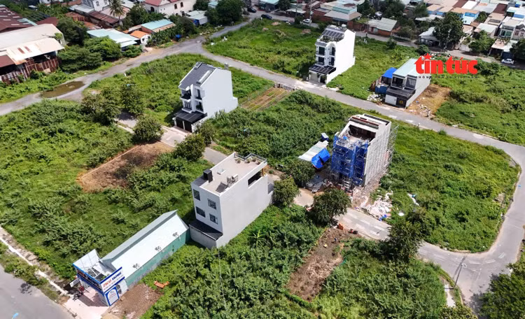 Với hạ tầng kỹ thuật được đầu tư đồng bộ cùng nhiều tiện ích đang dần hình thành, khu tái định cư Long Bửu 2 được kỳ vọng sẽ thu hút thêm nhiều người dân đến sinh sống trong thời gian tới.