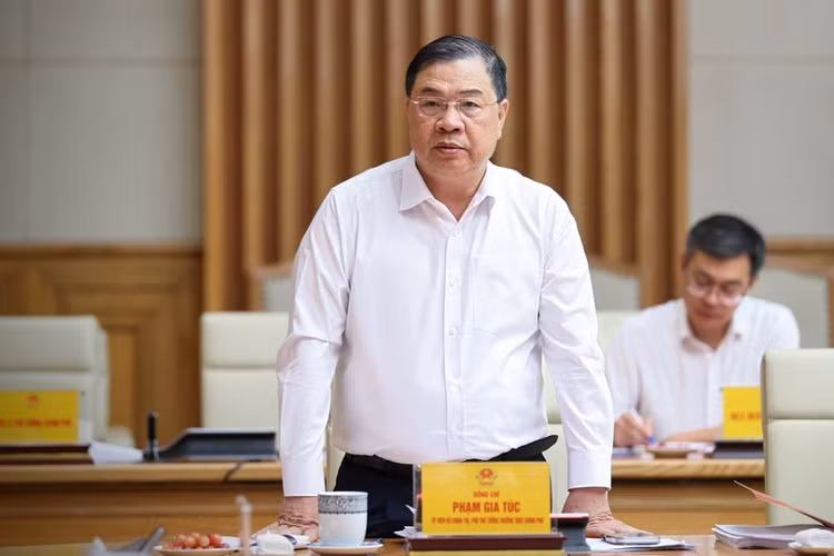 Đồng chí Phạm Gia Túc, Ủy viên Bộ Chính trị, Phó Bí thư Thường trực Đảng ủy Chính phủ, Phó Thủ tướng Thường trực Chính phủ phát biểu tại Hội nghị - Ảnh: VGP/Nhật Bắc