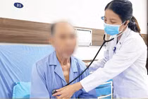 Ho kéo dài, người đàn ông tràn dịch màng tim nguy kịch vì biến chứng u phổi