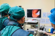 95 tuổi vẫn vượt qua tắc mật tái phát nhờ kỹ thuật đặt stent kim loại