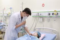 Đi sinh thường, sản phụ tắc mạch ối tối cấp nguy kịch