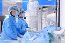 Khó thở, mệt mỏi, người đàn ông ngừng tim ngay tại phòng khám