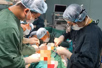 Khối u "ăn mòn" gần nửa khuôn mặt, cụ ông 76 tuổi vượt đại phẫu 8 giờ