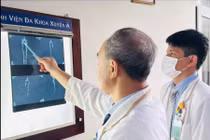 Chân đột ngột lạnh, tê, cụ ông 95 tuổi suýt mất chi vì huyết khối