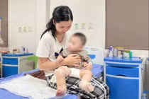 2 trẻ nhỏ bỏng nặng: Một thoáng sơ sẩy, hậu quả khó lường
