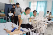 Trẻ dưới 5 tuổi nhập viện tăng cao vì nắng nóng kéo dài, cách gì phòng tránh?