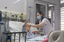 Viêm não Nhật Bản diễn tiến thần tốc, trẻ 9 tuổi từ sốt cao đến hôn mê