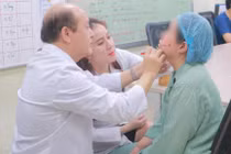 Ghép cơ thon ở chân lên mặt, trả lại nụ cười cho người phụ nữ mặt lệch