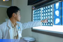 Hôn mê sâu sau chấn thương sọ não, nam thanh niên 19 tuổi hồi phục