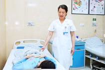 Thiếu nữ đau bụng dữ dội do u nang buồng trứng xoắn