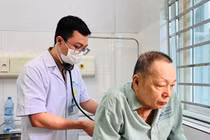 Nắng nóng thất thường, nhiều người nhập viện vì cúm và Covid-19