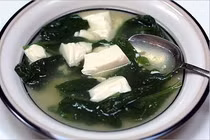 Canh rau ngót đậu phụ chữa đau xương khớp?
