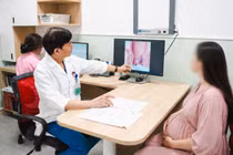 Đau hậu môn dữ dội, thai phụ 35 tuần phát hiện sa trĩ tắc mạch nguy hiểm