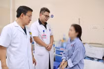 Phẫu thuật nội soi một lỗ, tái tạo vú trong điều trị ung thư vú