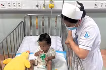 Trẻ 2 tuổi bị bạo hành đa chấn thương, dập lách, dập gan, đứt tụy